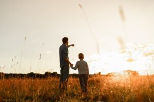 父親の「信頼」「勤勉」「導き」「期待」「誇り」「尊敬」がギフテッド男子を育てた